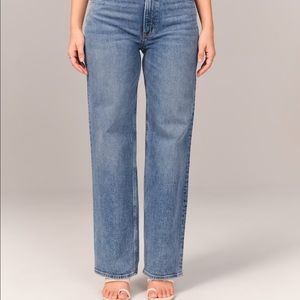Abercrombie and fitch relaxed 90s Jeans NWT!!!